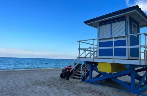 Hallandale Beach Apartment | Two queen size bed studio Miami