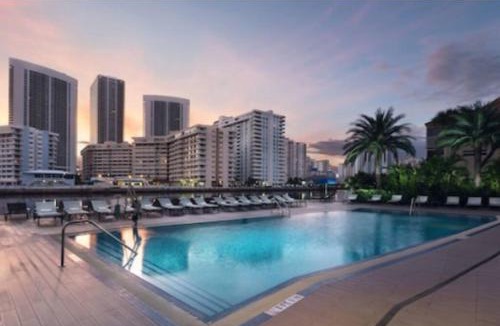 Hallandale Beach Apartment | Two queen size bed studio Miami