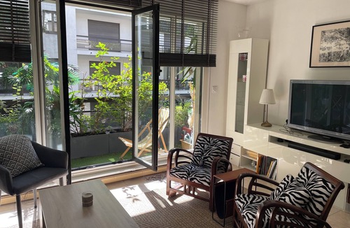Les Halles Apartment | Two-room apartment 56 m2 in quiet central location balcony overlooking tourism-rated garden