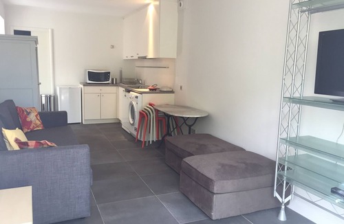 7th Arrondissement Apartment | Two-room apartment with parking close to the sea