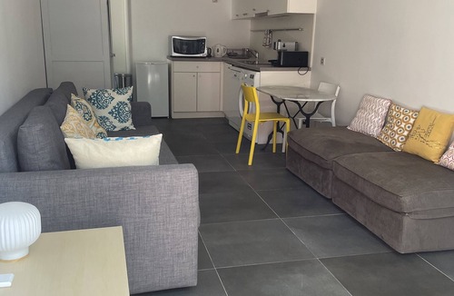 7th Arrondissement Apartment | Two-room apartment with parking close to the sea