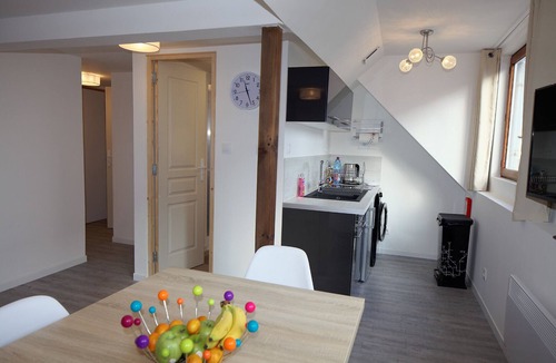 Calais Condo | TWO-ROOMED FLAT WITH SELF CHECK IN, Netflix & WIFI