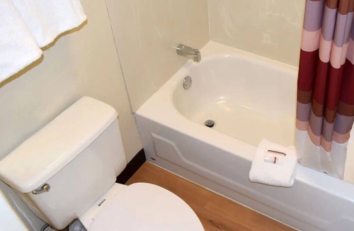 Bowmansville House | Two Spaces! Experience a Weekend of Fun! Pet-friendly, FREE Parking!