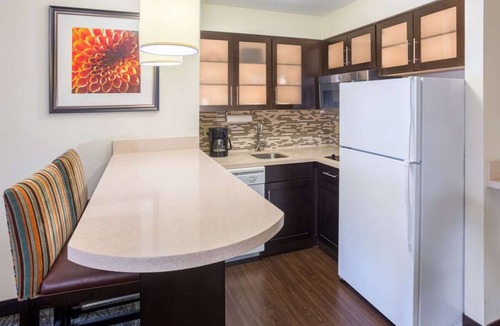 Dunwoody Hotel | Two Spacious 2BR Suites with Full Kitchens, Free Breakfast! Pool, Pets Allowed!