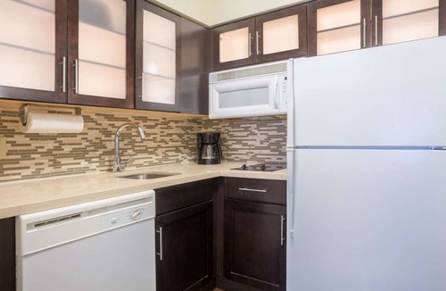 Dunwoody Hotel | Two Spacious 2BR Suites with Full Kitchens, Free Breakfast! Pool, Pets Allowed!