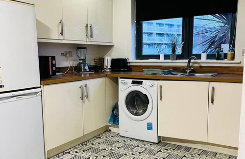 Thames House | Two Stay, Large Double Room, Sleeps 4