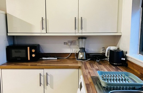 Thames House | Two Stay, Large Double Room, Sleeps 4