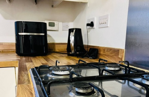 Thames House | Two Stay, Large Double Room, Sleeps 4