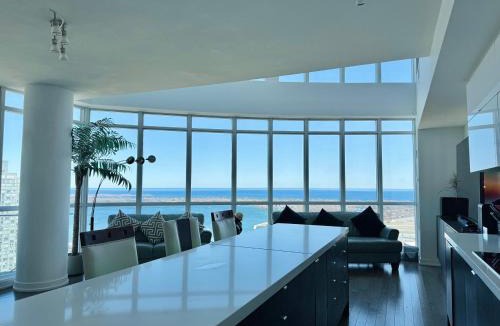 CityPlace Apartment | Two Storey Penthouse with 2 Parkings and Lake & City Views