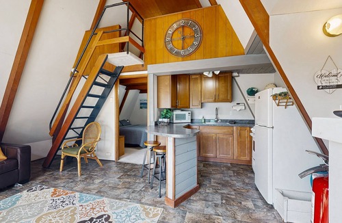 Otter Rock Ski Chalet | Two-Story A-Frame Loft with Easy Beach Access, WiFi, Full Kitchen