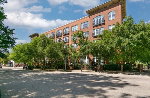 Downtown Apartment | Two Story Condo in Downtown Raleigh | Free Parking