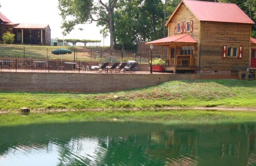 Bynum House | Two story cottage on 62 acre Het Landhuis estate