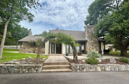 Boerne House | Two story house minutes to downtown Boerne