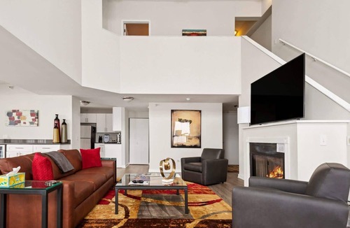 Downtown Chicago Apartment | Two-Story Penthouse, City Views, Pool, Gym