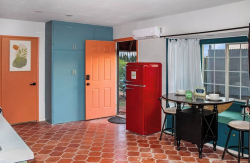 Douglas House | Two Story Private Loft - Pet Friendly - Fast WiFi
