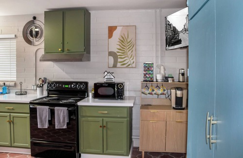 Douglas House | Two Story Private Loft - Pet Friendly - Fast WiFi
