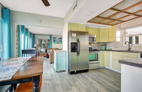 Bay Esplanade Condo | Two Story Waterfront Suite