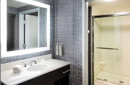 Canonsburg Hotel | Two Studios with 2 Queen Beds – Pool, Kitchen, Workspace & Evening Social