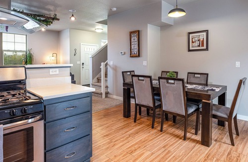 Corvallis House | TWO townhomes for your giant group!