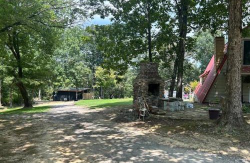 Albertville House | Two Tree Retreet! A Bougie Getaway On The Creek