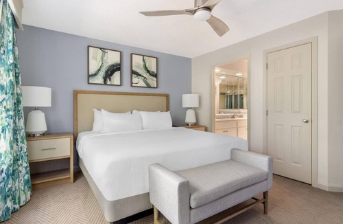 Berkeley Hotel | Two Units with 4BR Suite with Balcony, Spacious Living Room & Kitchen