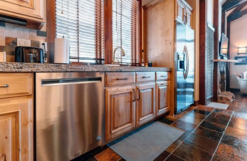 Homewood Villa | Two Villas right on the Lake