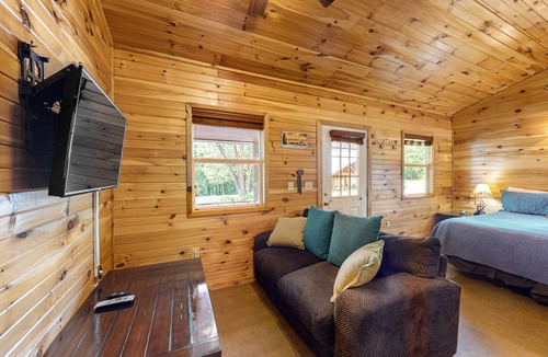 Maysville Cabin | Two water-view cabins with grills, fireplaces, shared amenities, cable, AC