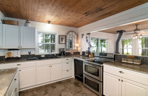 Berryville House | Two Waterfront cottages for the price of one! Porch living area off main house !