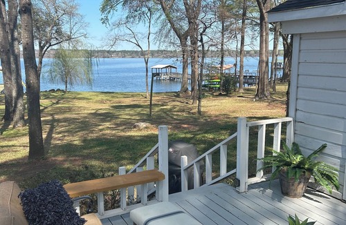 Berryville House | Two Waterfront cottages for the price of one! Porch living area off main house !