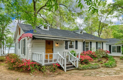 Berryville House | Two Waterfront cottages for the price of one! Porch living area off main house !