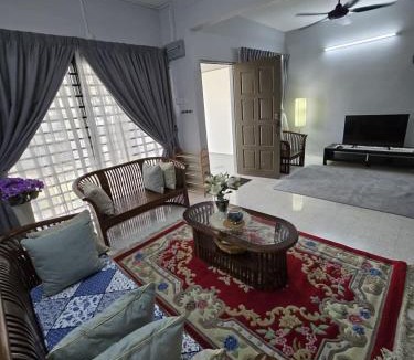 Kampung Selayang Pandang House | TWS Homestay