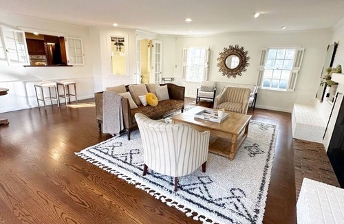 South Bend House | Twyckenham House Elegant 5BR Stay Near Notre Dame Sleeps 10+