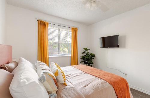 Bedford House | TX Home Away Large Patio, Smart TVs, FAST WiFi