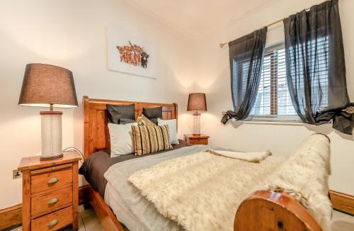 Ammanford House | Ty Afon Jay