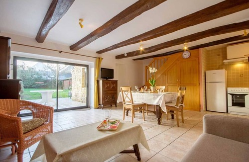 Belz House | Ty Alphonsine - Belz