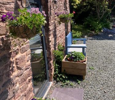 Llanfihangel Tal-y-llyn House | Ty Bach Coch