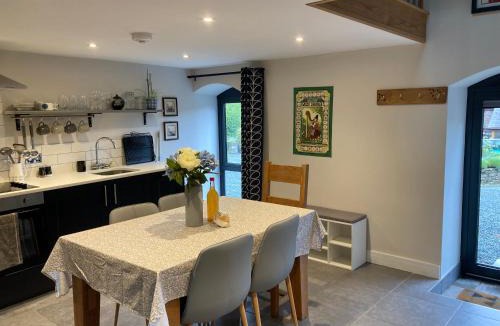 Llanfihangel Tal-y-llyn House | Ty Bach Coch