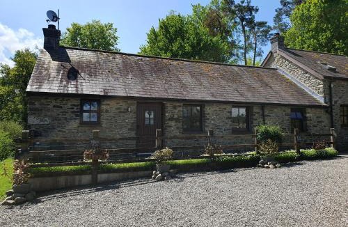 Llangybi House | Ty Barcud