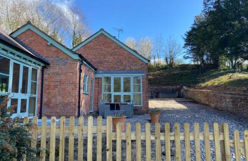 Overton-on-dee House | Ty Bont