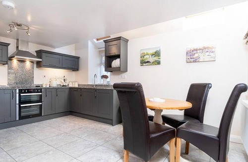 Llanrwst Cottage | Ty Canol Pont y Garth