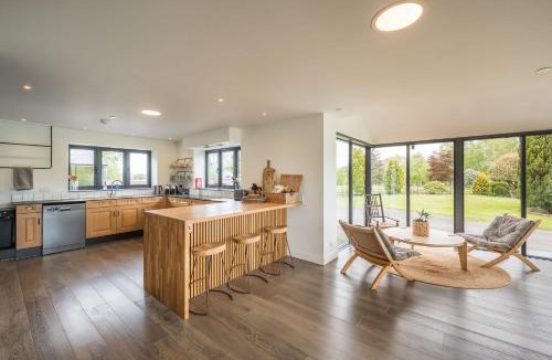 Cyfronydd House | Ty Cefn by Birch Stays
