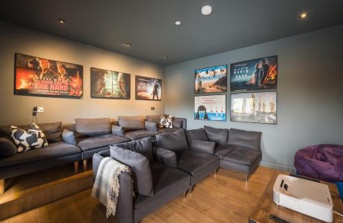 Cyfronydd House | Ty Cefn by Birch Stays