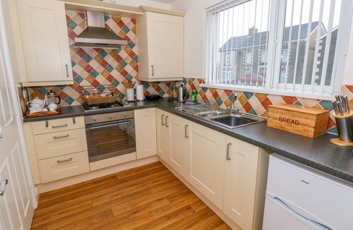 Ammanford House | Ty Cerrig