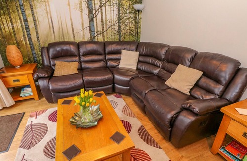 Ammanford House | Ty Cerrig