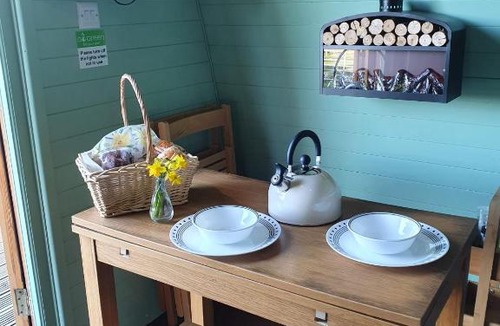 Boncath Cabin | Ty Cnocell