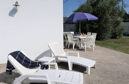 Tregunc House | Ty Coat Pin by Interhome