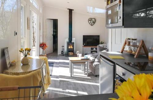 Usk House | Ty Cwtch Cabin - Ukc7147