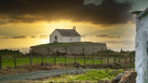 Ty Croes House | Ty Cwyfan