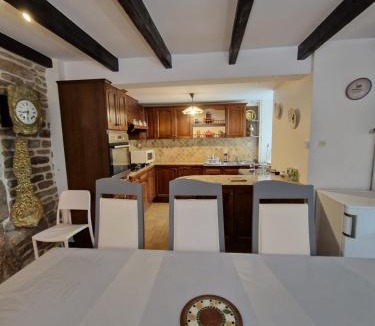 Saint-Thegonnec Loc-Eguiner Bed & Breakfast | ty dreux entre terre et mer