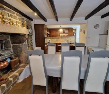 Saint-Thegonnec Loc-Eguiner Bed & Breakfast | ty dreux entre terre et mer